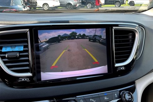 Used 2023 Chrysler Pacifica Touring-L image 12