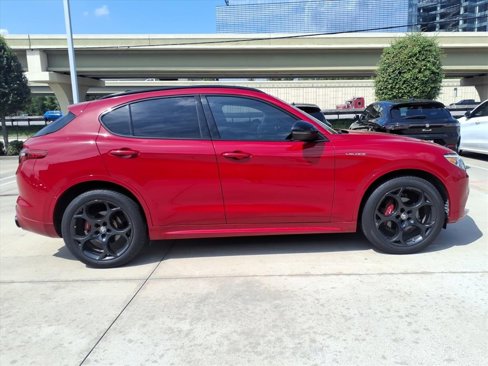 Used 2022 Alfa Romeo Stelvio Veloce image 9