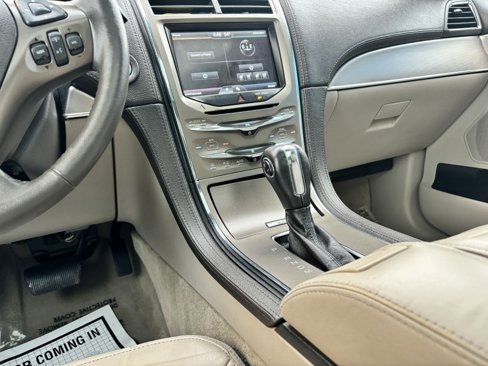 Used 2012 Lincoln MKX AWD image 15