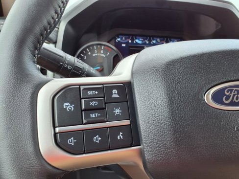 Used 2024 Ford Expedition XLT image 16