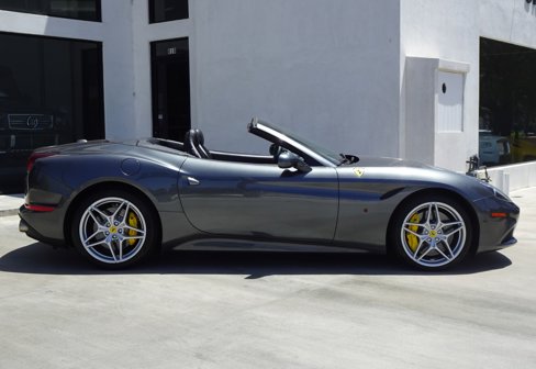 Used 2015 Ferrari California T image 9