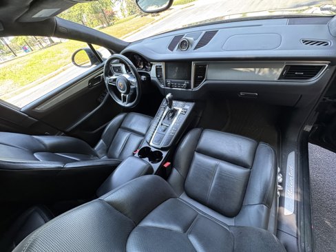 Used 2017 Porsche Macan Turbo image 40