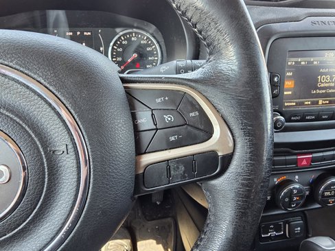 Used 2015 Jeep Renegade Latitude w/ Popular Equipment Group image 21