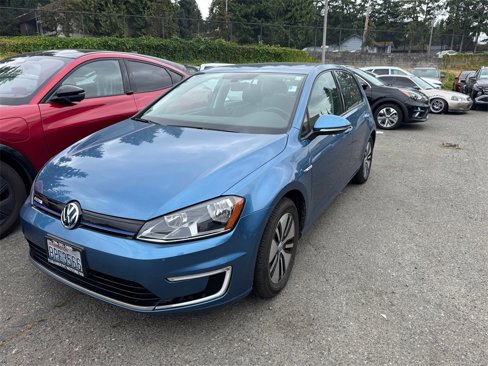 Used 2016 Volkswagen e-Golf SE w/ DC Fast Charging Package image 2