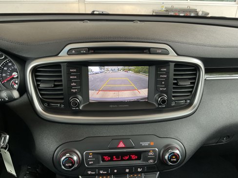 Used 2019 Kia Sorento LX w/ LX Convenience Package image 10