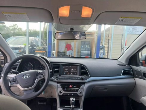 Used 2017 Hyundai Elantra SE image 7