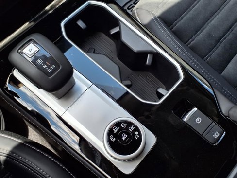 New 2025 Mitsubishi Outlander SE image 18