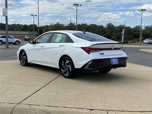 Used 2025 Hyundai Elantra Sport image 4