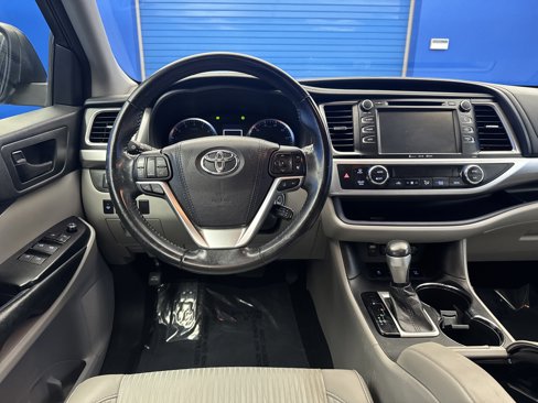 Used 2017 Toyota Highlander LE image 26