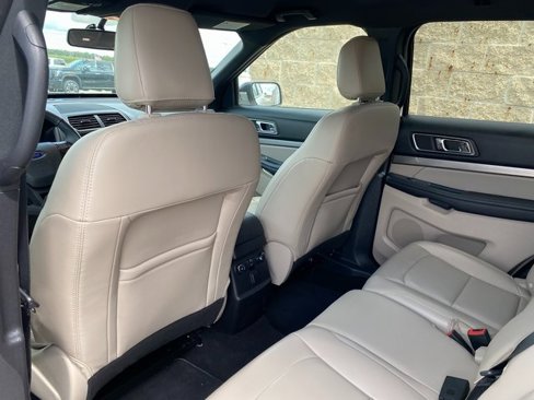 Used 2019 Ford Explorer XLT w/ Equipment Group 202A image 13
