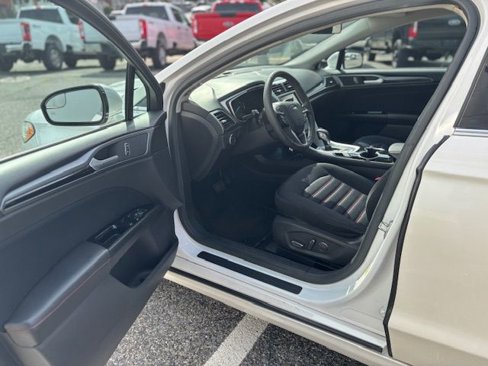 Used 2015 Ford Fusion SE image 14