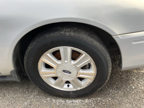 Used 2007 Ford Taurus SEL image 9