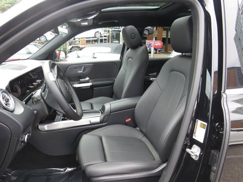 Used 2024 Mercedes-Benz GLB 250 4MATIC image 18