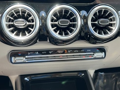Used 2023 Mercedes-Benz GLB 250 image 22