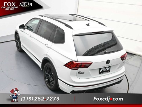 Used 2022 Volkswagen Tiguan SE R-Line image 29