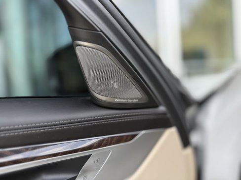 Used 2018 BMW 750i image 13