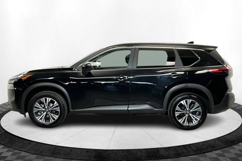 Used 2023 Nissan Rogue SV image 2