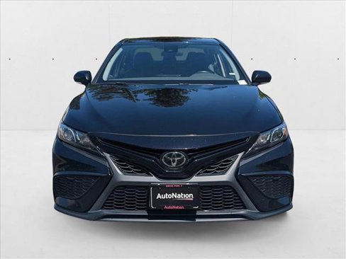 Used 2022 Toyota Camry SE image 2
