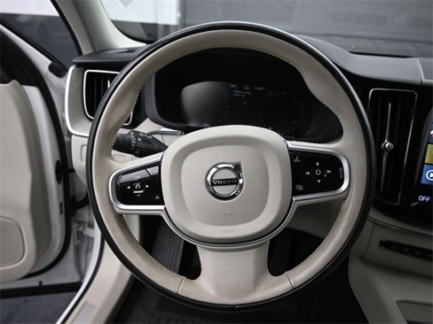 Used 2021 Volvo XC60 T5 Inscription w/ Advanced Package image 11