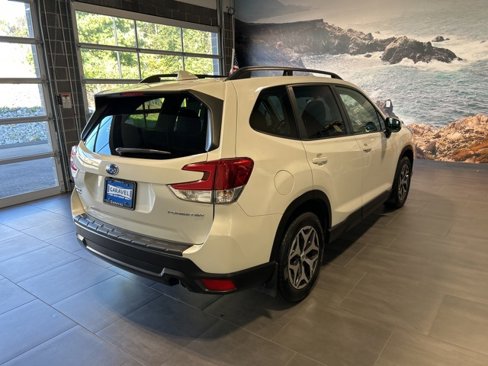 Used 2021 Subaru Forester Premium image 32