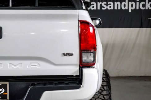 Used 2019 Toyota Tacoma SR w/ SR Convenience Package image 39