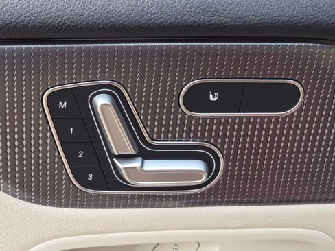 Used 2021 Mercedes-Benz GLB 250 w/ Premium Package image 29