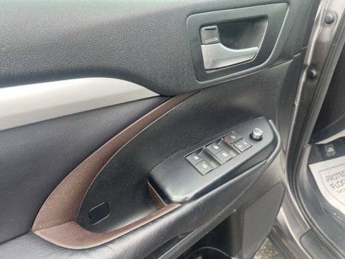 Used 2018 Toyota Highlander XLE image 12