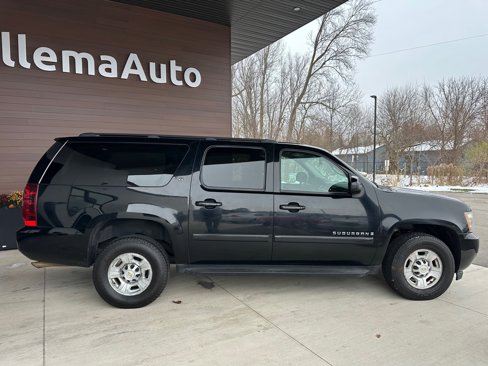 Used 2008 Chevrolet Suburban 2500 LT w/ Convenience Package 1 image 8