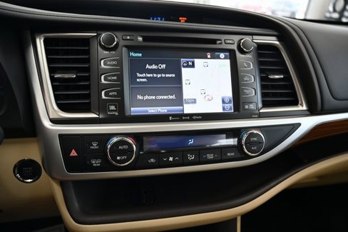 Used 2018 Toyota Highlander Limited Platinum image 16