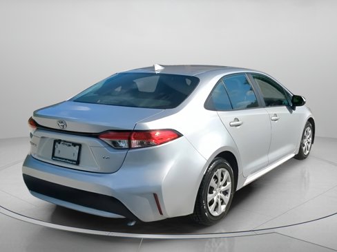 Used 2021 Toyota Corolla LE image 27
