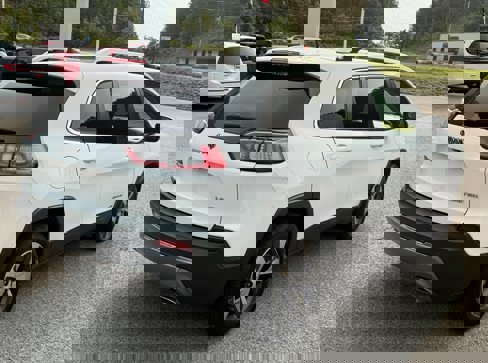 Used 2019 Jeep Cherokee Limited image 7