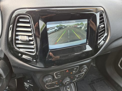 Used 2021 Jeep Compass Latitude image 9