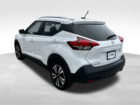 Used 2019 Nissan Kicks SV image 4