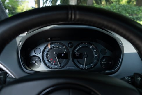 Used 2018 Aston Martin Vanquish S image 13