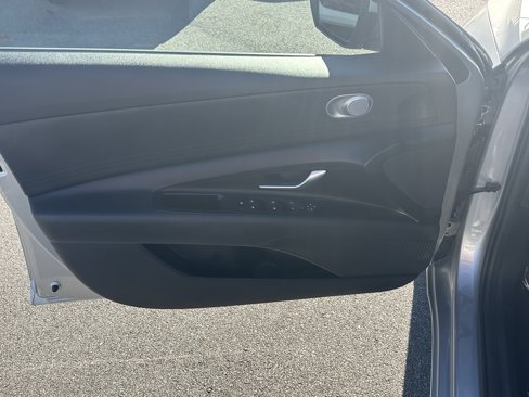 Used 2023 Hyundai Elantra SEL image 13