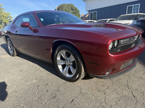 Used 2018 Dodge Challenger SXT image 3