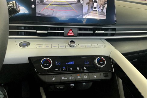 Used 2024 Hyundai Elantra Limited image 16