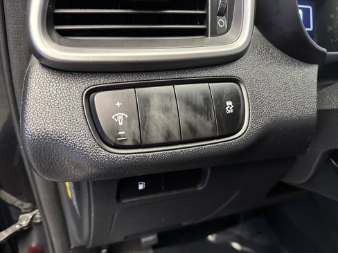 Used 2017 Kia Sorento LX w/ LX Convenience Package image 15