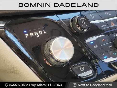 Used 2017 Chrysler Pacifica Limited image 25