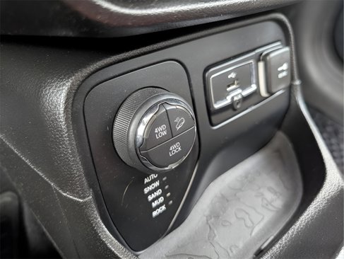 Used 2016 Jeep Renegade Trailhawk image 20
