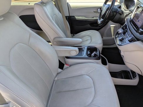 Used 2021 Chrysler Pacifica Touring-L image 13