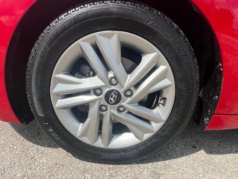 Used 2020 Hyundai Elantra SEL image 34