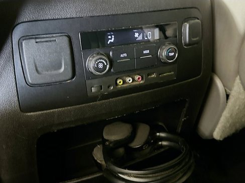 Used 2015 Chevrolet Suburban LT image 27