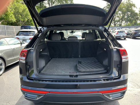 Used 2024 Volkswagen Atlas Cross Sport SE image 31