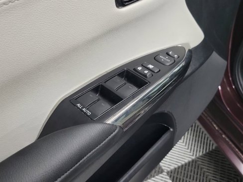 Used 2018 Toyota Avalon XLE image 19
