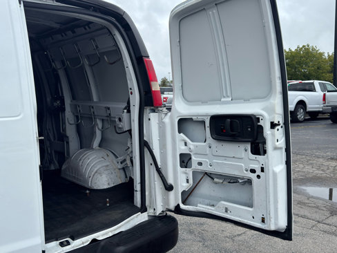 Used 2015 Chevrolet Express 2500 image 32
