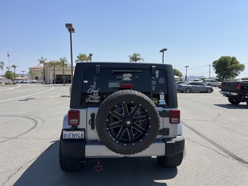 Used 2018 Jeep Wrangler Unlimited Sahara w/ Connectivity Group image 7