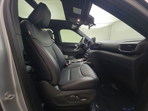 Used 2020 Ford Explorer ST w/ ST Street Pack image 31