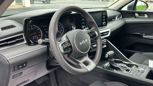 Used 2022 Kia K5 LXS image 11