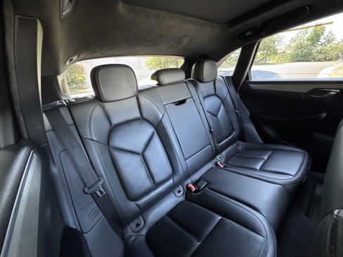 Used 2017 Porsche Macan Turbo image 36